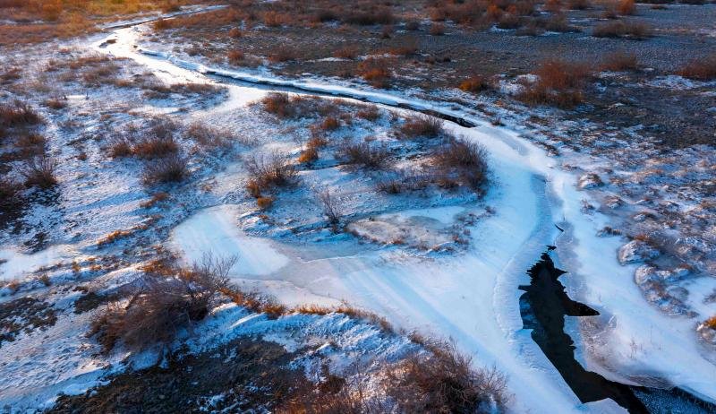 The G7 Jingxin Expressway: Driving Into Xinjiang Through the Desert scenery
