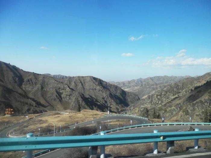 Driving the S101: Xinjiang's Tianshan Scenic Highway scenery
